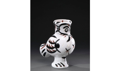 Pablo Picasso (1881-1973). Chouette aux plumes, 1951. Vase tourné en céramique (terre de faïence, oxydes, gravures au couteau, émail).